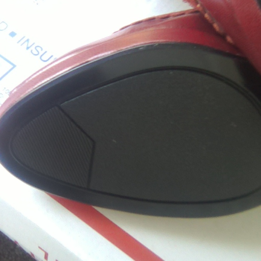 Bandolino Leather with suede trim burgundy red high heel peep toes. - Picture 8 of 9